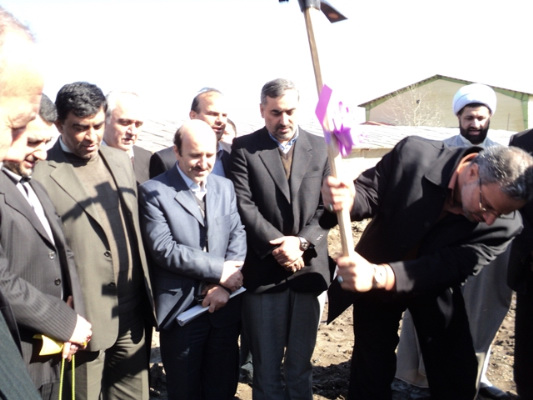 ساخت پايانه مسافربري شهرداري لاهيجان با حضور وزير كار آغاز شد